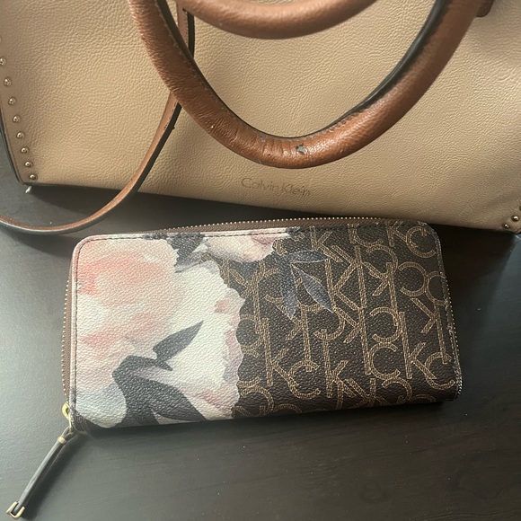 Calvin Klein Cream and Brown Tote Bag & Floral Wallet - Picture 8 of 9